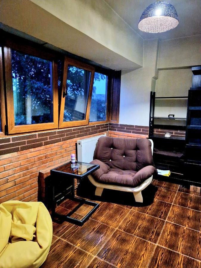 Cozy Appartment In The Center Targoviste Exterior photo