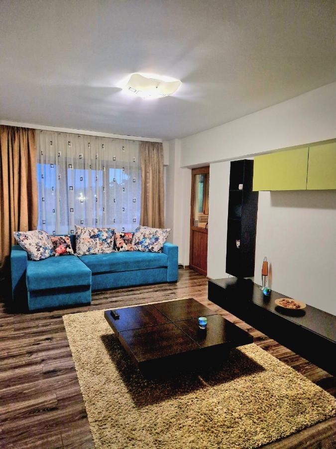 Cozy Appartment In The Center Targoviste Exterior photo